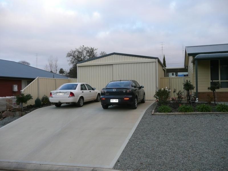 2 ROCKY GLEN COURT, Clare SA 5453