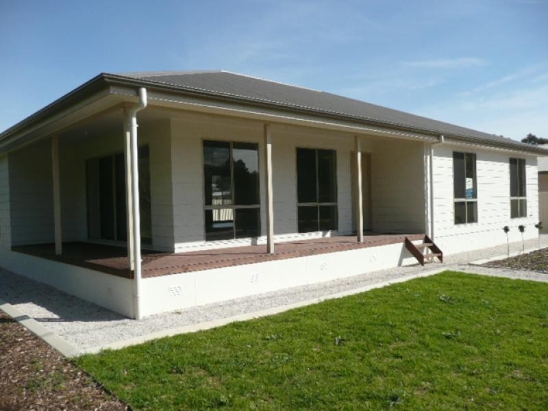 2 a Opie Street, Clare SA 5453