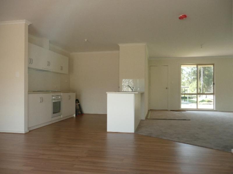 2 a Opie Street, Clare SA 5453