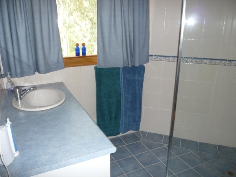11 Powell Place, Clare SA 5453