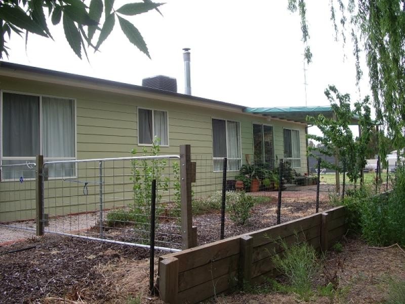 1 Charles Street, Clare SA 5453
