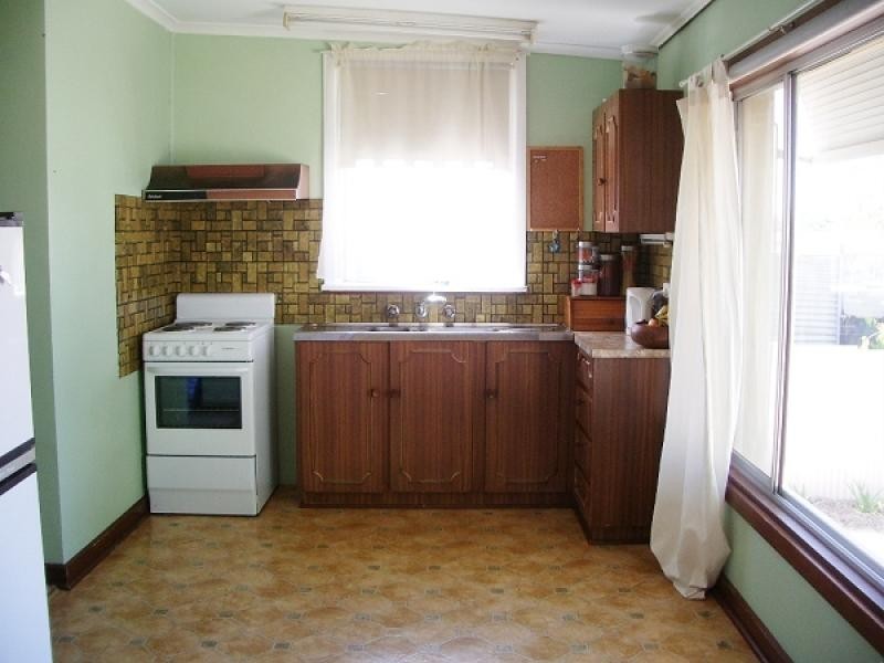 8 Sabine Street, Clare SA 5453