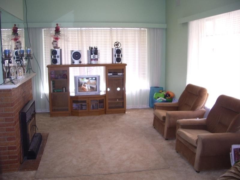 8 Sabine Street, Clare SA 5453