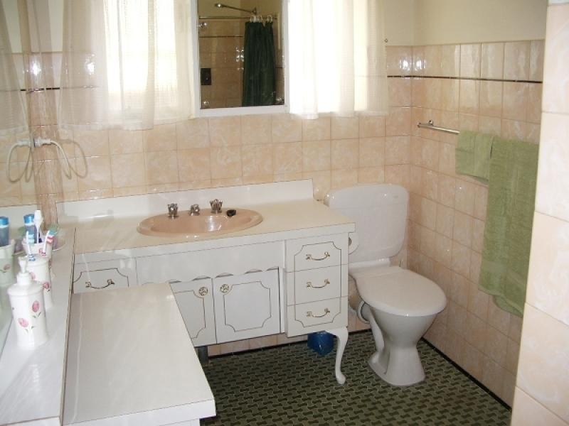 8 Sabine Street, Clare SA 5453