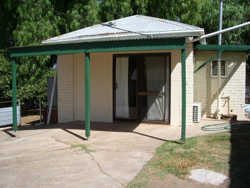 8 Sabine Street, Clare SA 5453