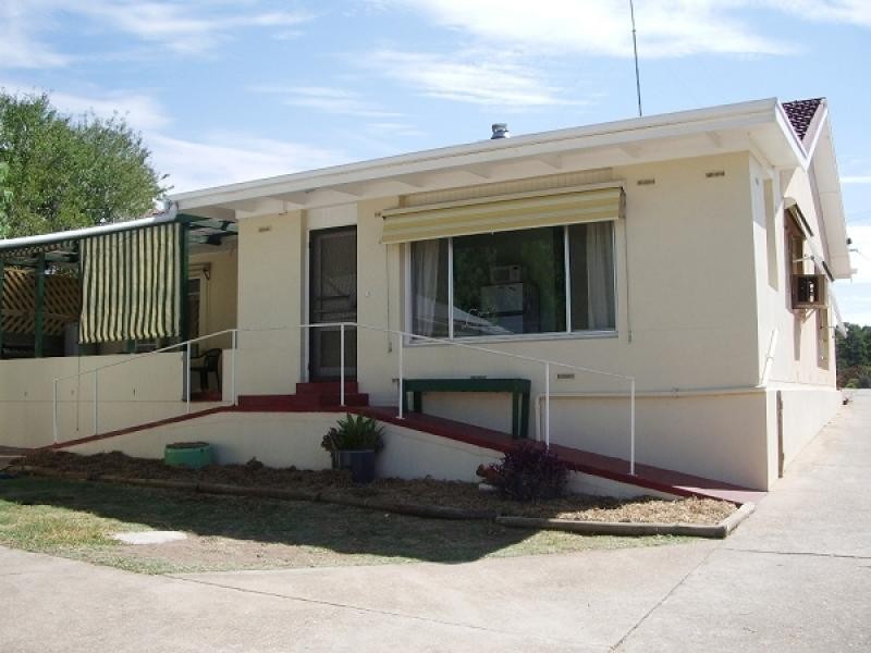 8 Sabine Street, Clare SA 5453