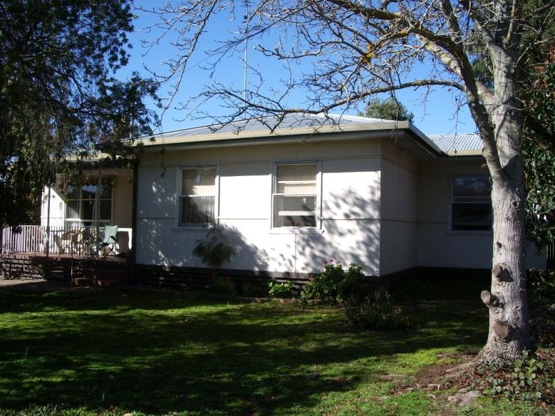 13 Melrose Ave, Clare SA 5453