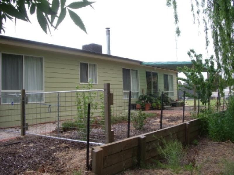 1 Charles Street, Clare SA 5453