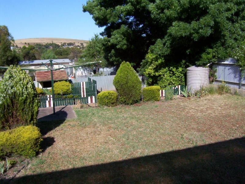 7 Essex Street, Burra SA 5417