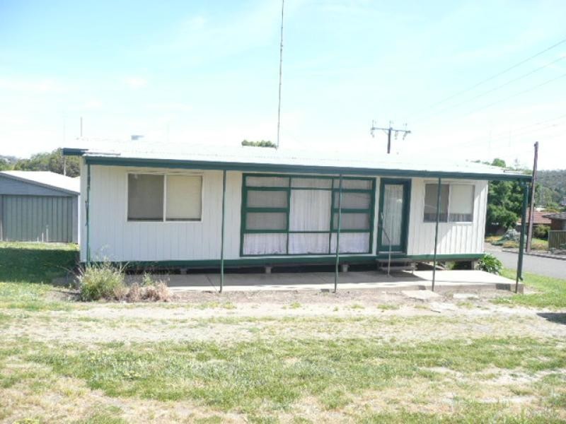 7 Houghton Street, Clare SA 5453