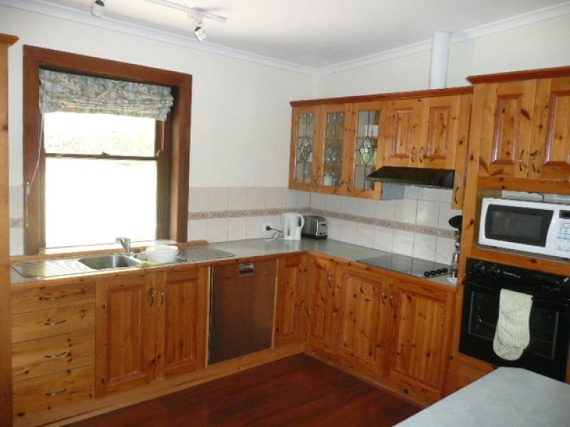 33 Warenda Road, Clare SA 5453