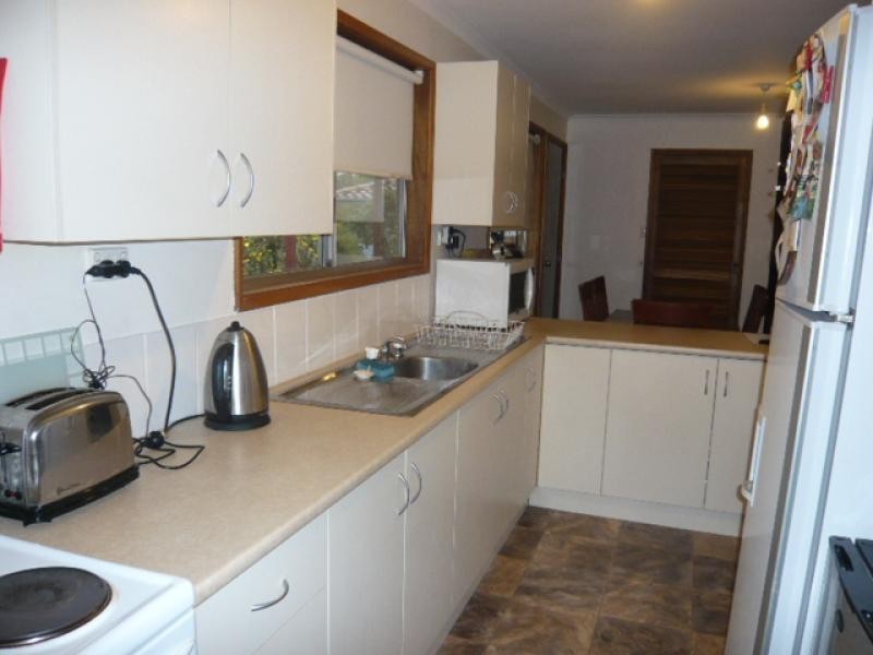 16 Geddes Avenue, Clare SA 5453