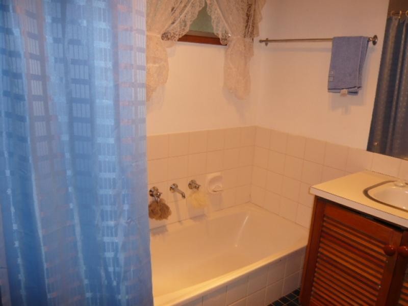 16 Geddes Avenue, Clare SA 5453