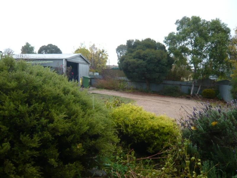 16 Geddes Avenue, Clare SA 5453