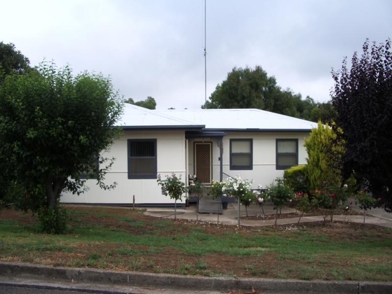 37 Essington Avenue, Clare SA 5453