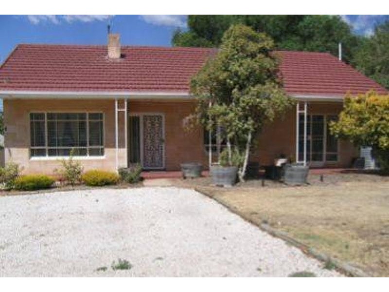 8 Sabine Street, Clare SA 5453