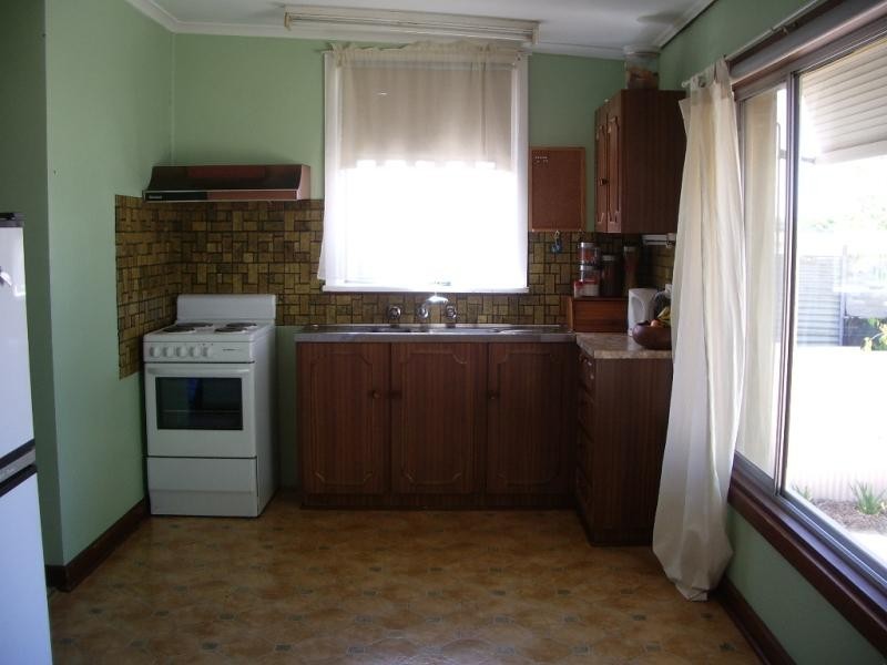 8 Sabine Street, Clare SA 5453