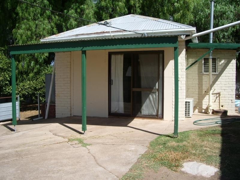 8 Sabine Street, Clare SA 5453