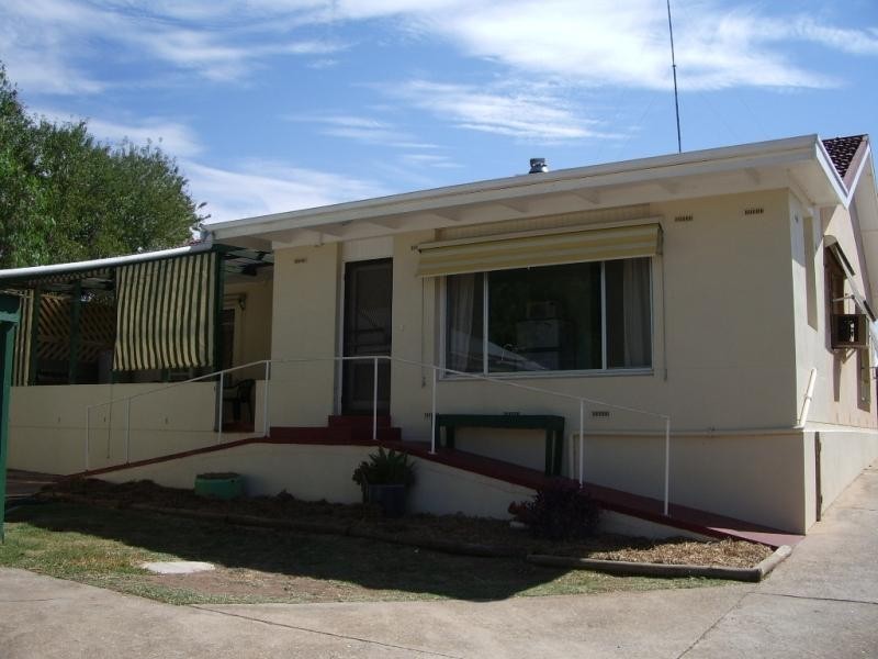 8 Sabine Street, Clare SA 5453