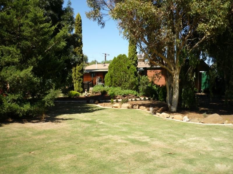 1 The Grove, Burra SA 5417