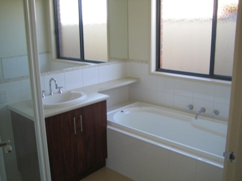 8 Darlington Parade, Mildura VIC 3500