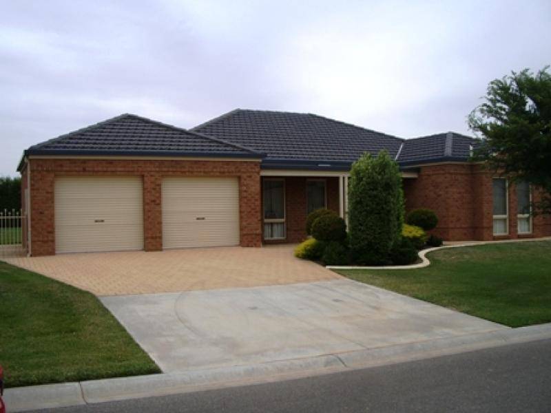 2 DUNEDEN CLOSE, Mildura VIC 3500