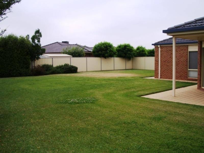 2 DUNEDEN CLOSE, Mildura VIC 3500