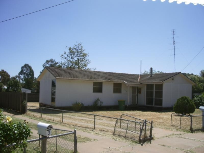 4 VINE COURT, Ouyen VIC 3490