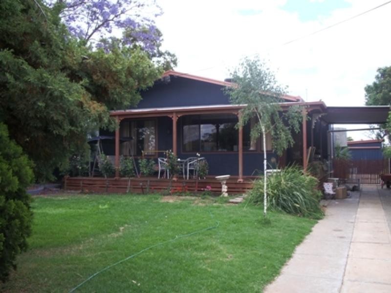 2 WOOMERA AVENUE, Red Cliffs VIC 3496