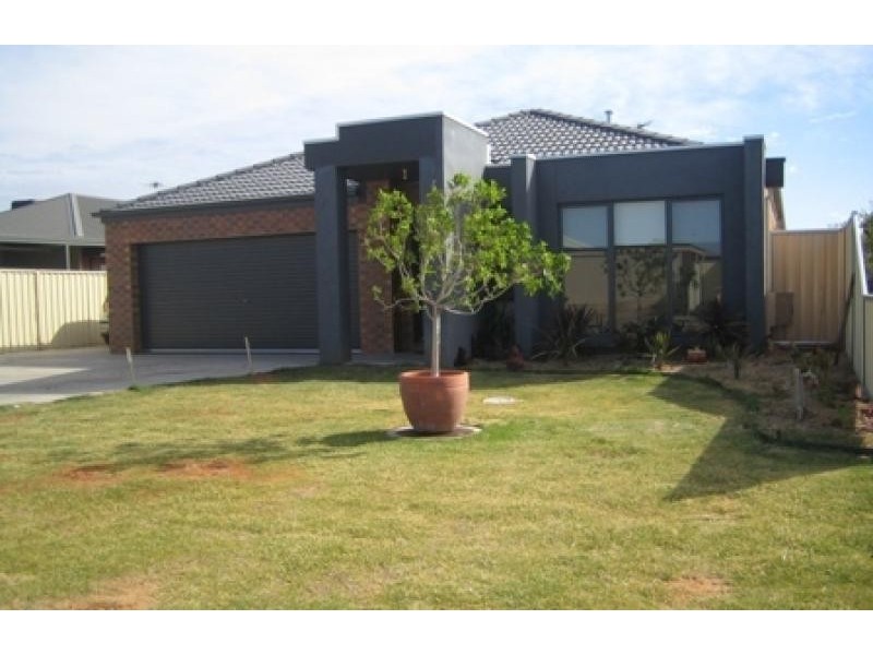 14 Suffolk Drive, Mildura VIC 3500