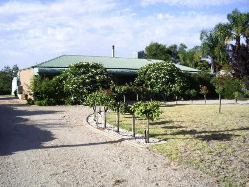 3 MELLIS STREET cnr. AVOCAT AVE, Sunnycliffs VIC 3496