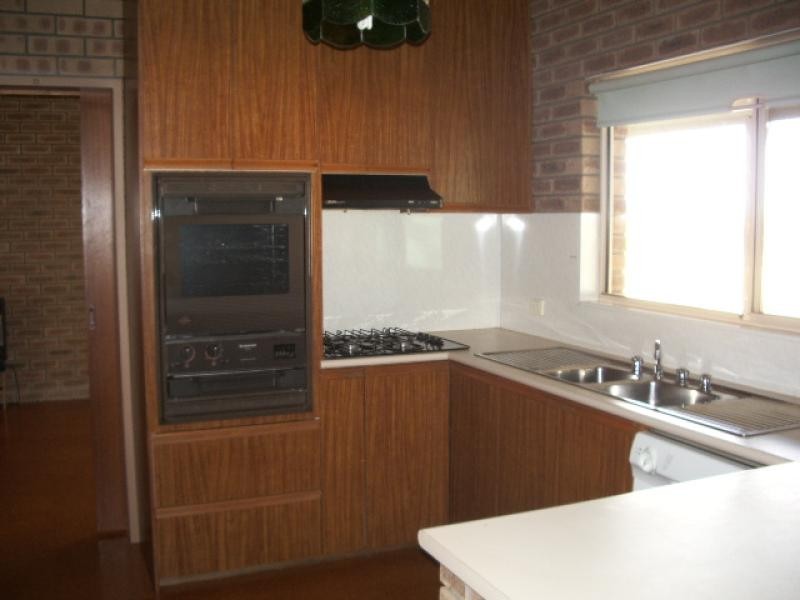 3 MELLIS STREET cnr. AVOCAT AVE, Sunnycliffs VIC 3496