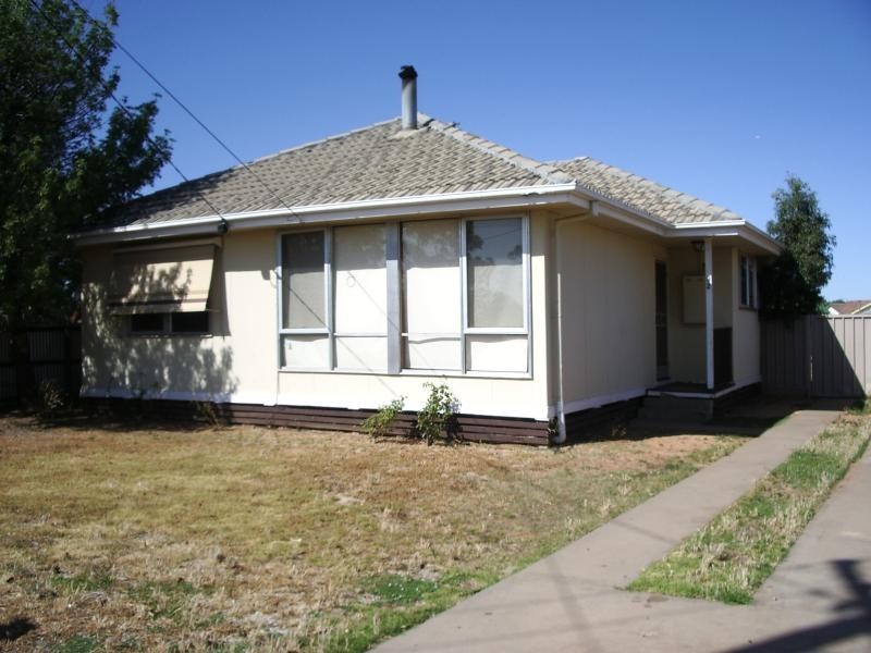 32 BRIAN CRESCENT, Mildura VIC 3500