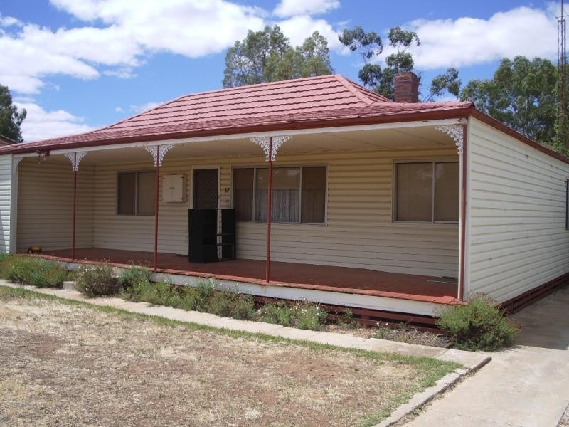 17 HENDERSON STREET, Ouyen VIC 3490