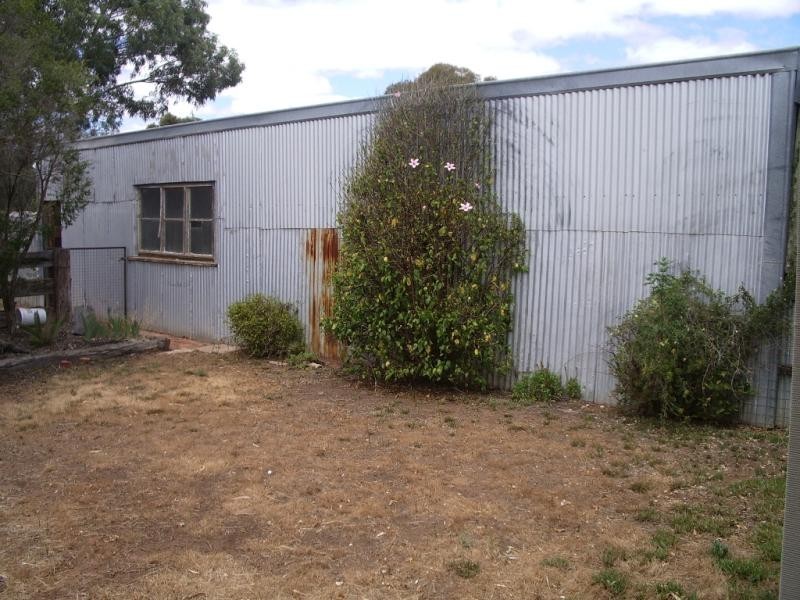 17 HENDERSON STREET, Ouyen VIC 3490