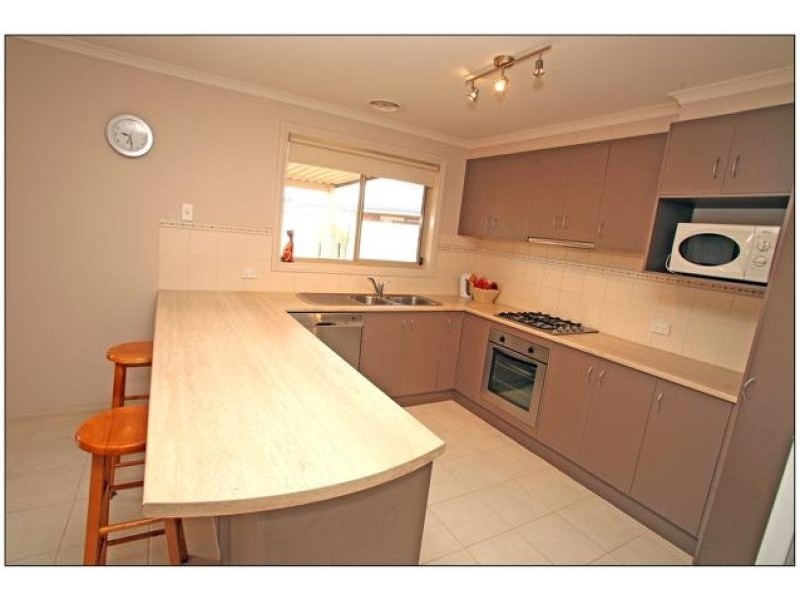 33 CANTERBURY DRIVE, Mildura VIC 3500