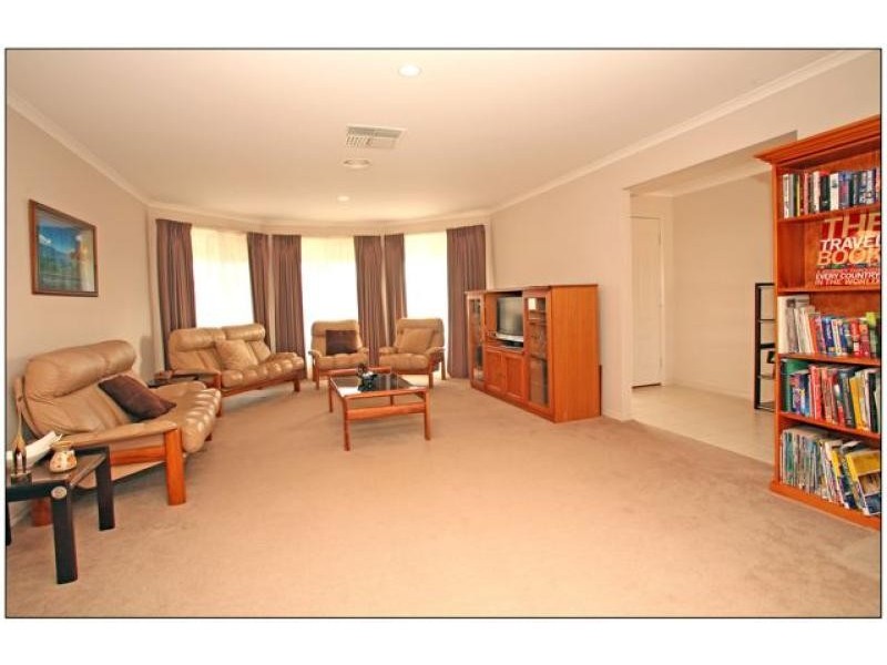 33 CANTERBURY DRIVE, Mildura VIC 3500