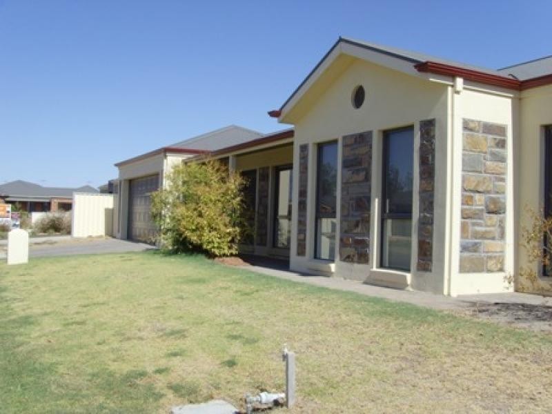 8 BRISTOL WAY, Mildura VIC 3500
