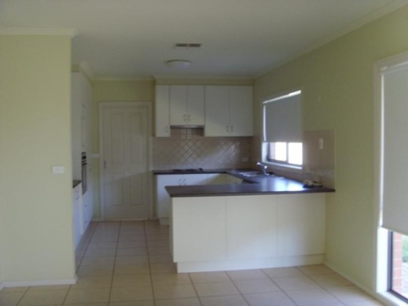8 BRISTOL WAY, Mildura VIC 3500