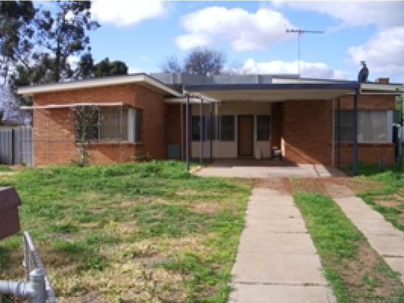 37 NEILPO STREET, Dareton NSW 2717