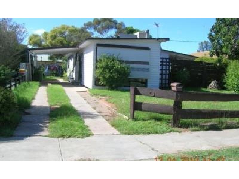 4 Robin Street, Robinvale VIC 3549