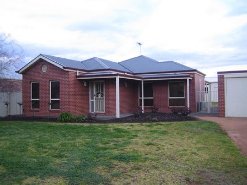 10 Wood Street, Gol Gol NSW 2738