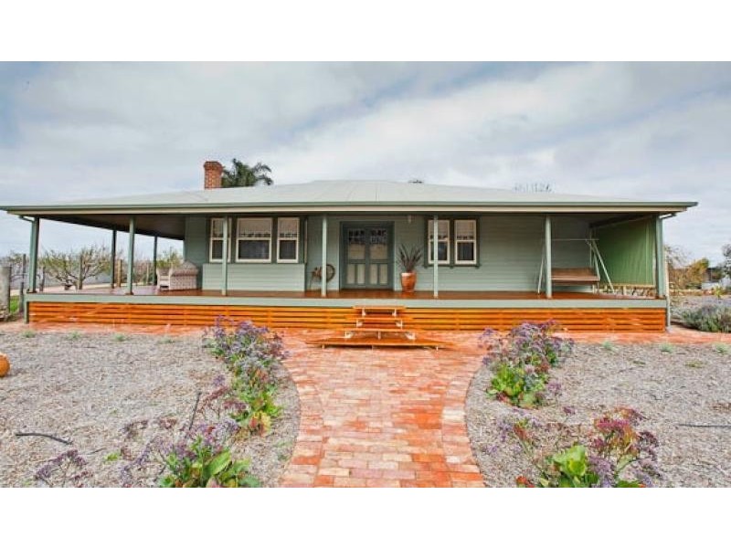 5 Ginquam Avenue, Nichols Point VIC 3501