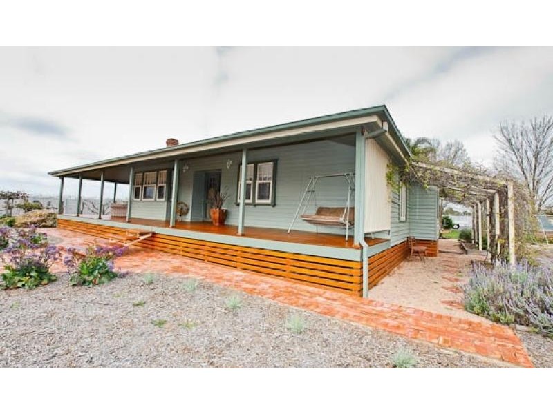 5 Ginquam Avenue, Nichols Point VIC 3501