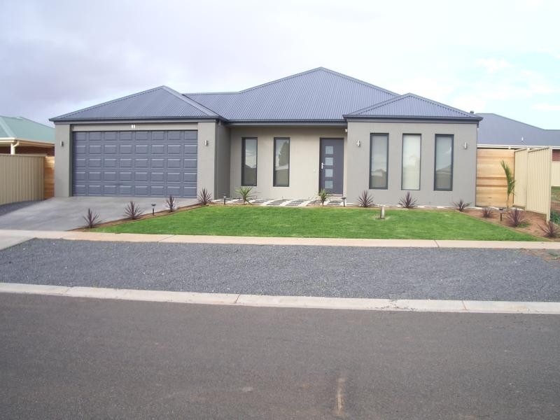 11 DRINGS WAY, Gol Gol NSW 2738