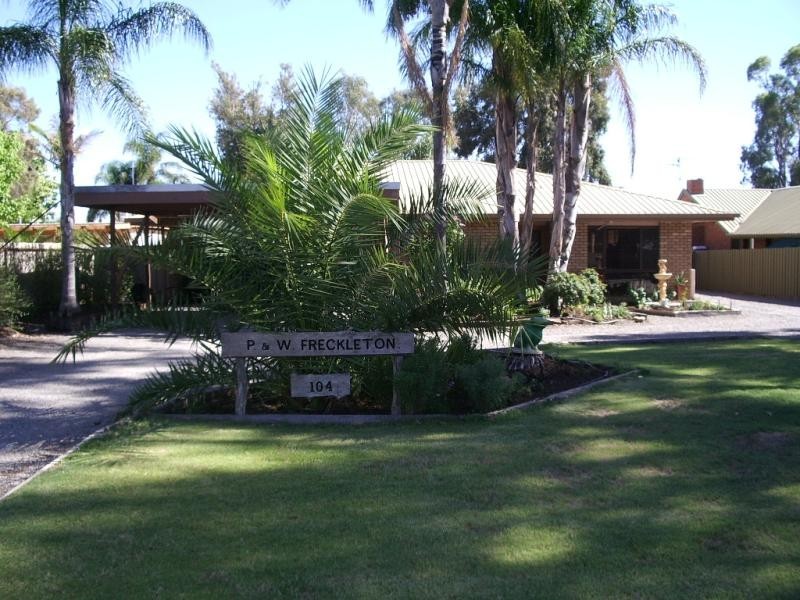 104 WOOD STREET, Gol Gol NSW 2738