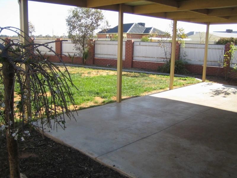 4 HOLLYWOOD BOULEVARD, Mildura VIC 3500