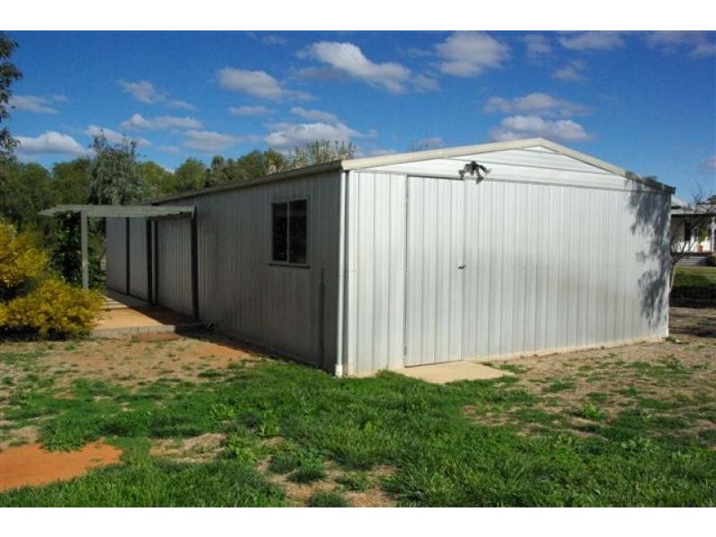 305 McEDWARD STREET, Cabarita VIC 3505