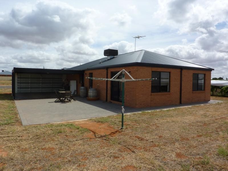 14 Summer Drive, Buronga NSW 2739