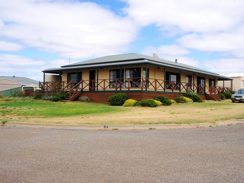 5 O’SHANNAHAN DRIVE, Louth Bay SA 5607